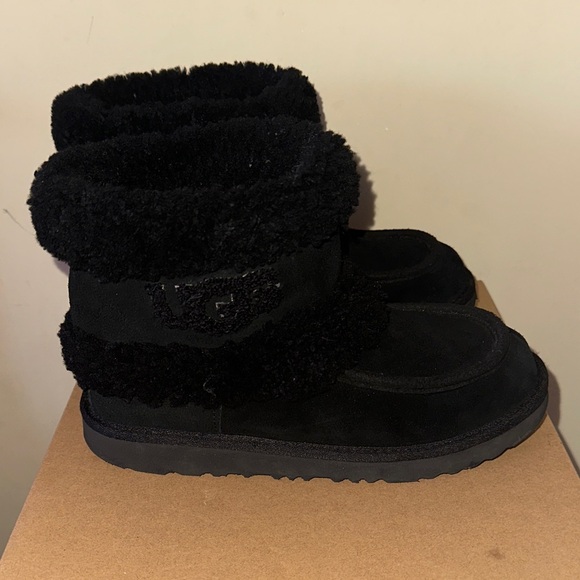 UGG Kids Black Winter Boots - Picture 4 of 4